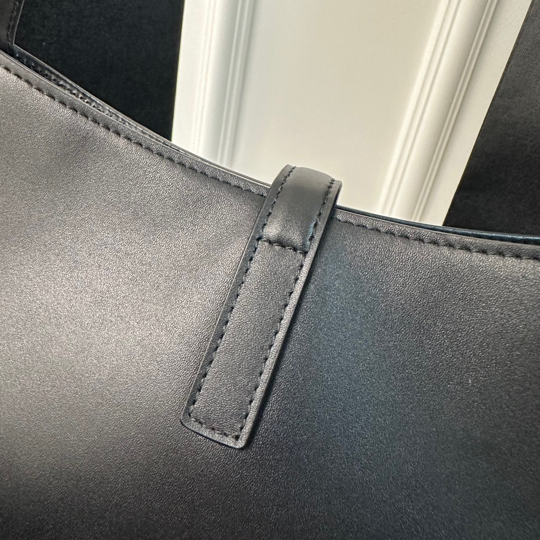 Saint Laurent Le 5 à 7 Hobo Shoulder Bag - Image 9
