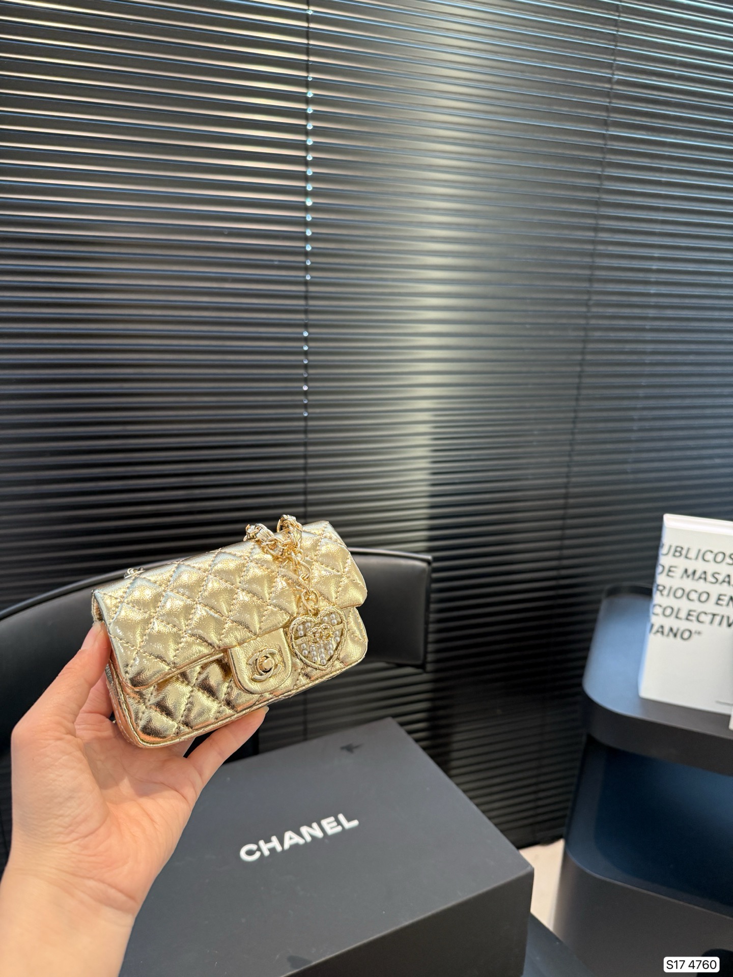 Chanel Classic mini bag - Image 2