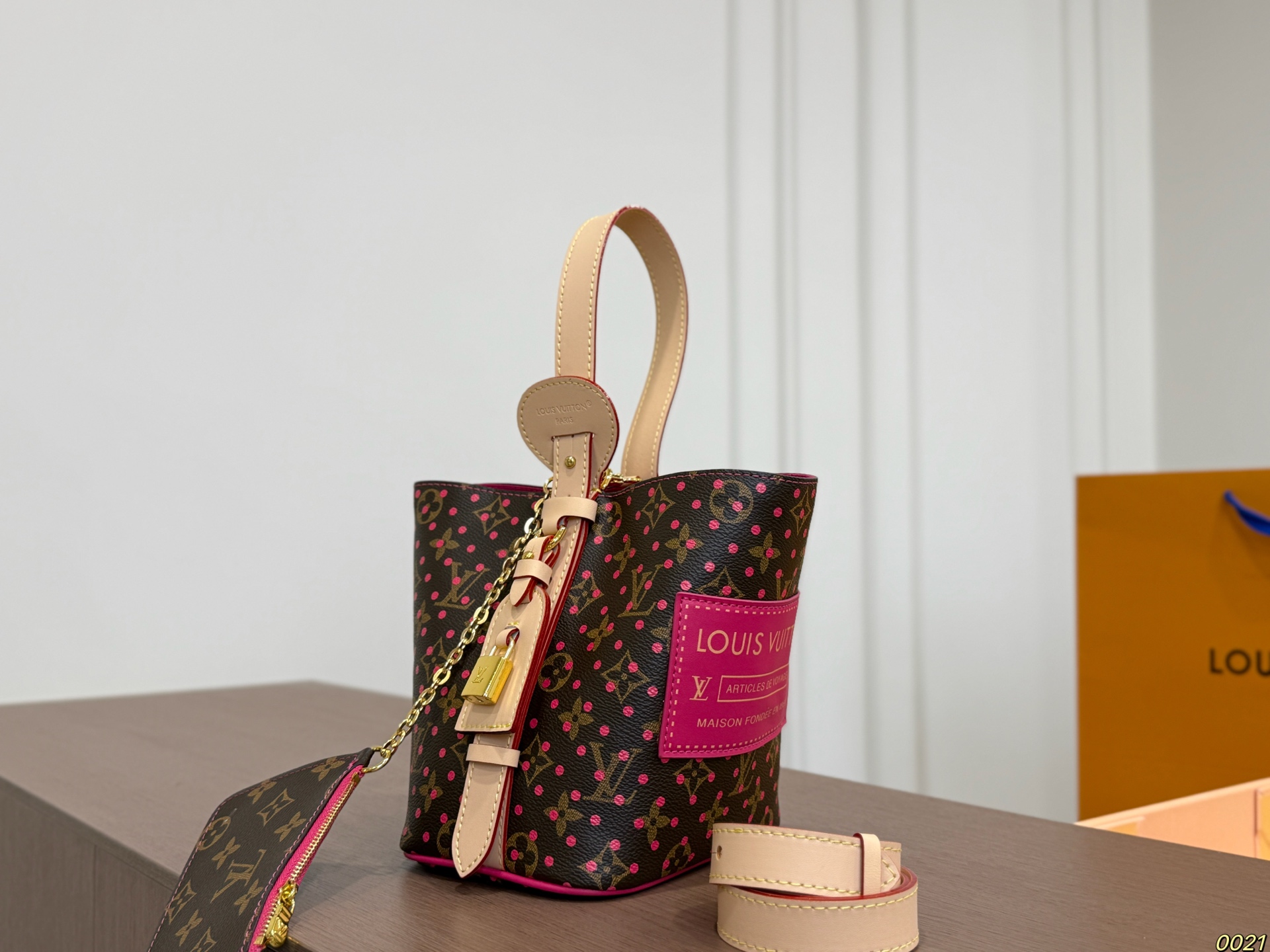 LV 25 Allinbb Bucket Bag - Image 5