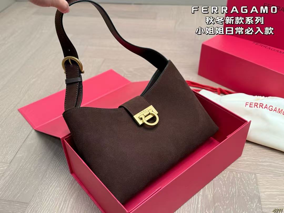 Ferragamo Shoulder Bag - Image 3
