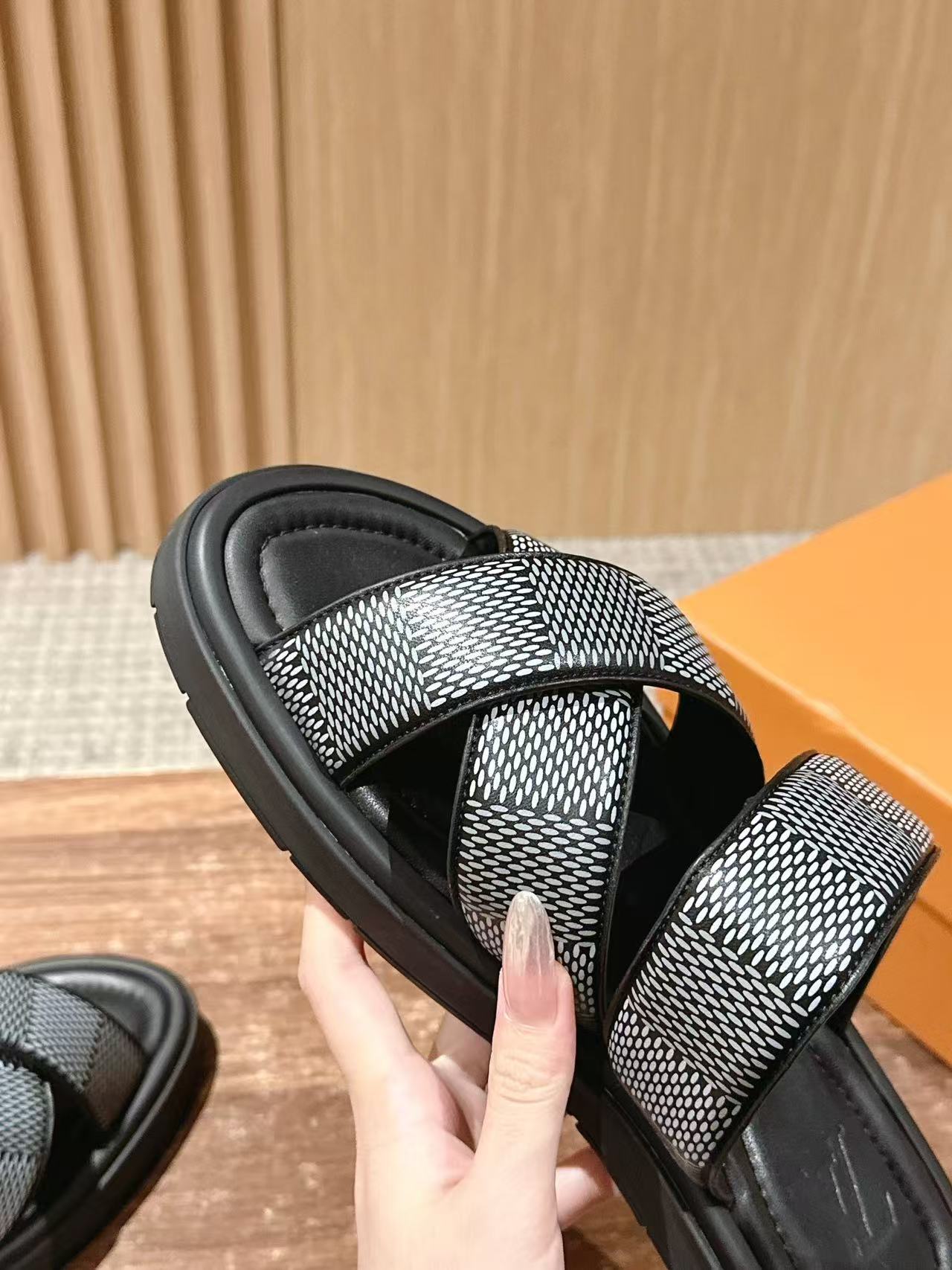 LV Venice Mule Men Sandals - Image 8
