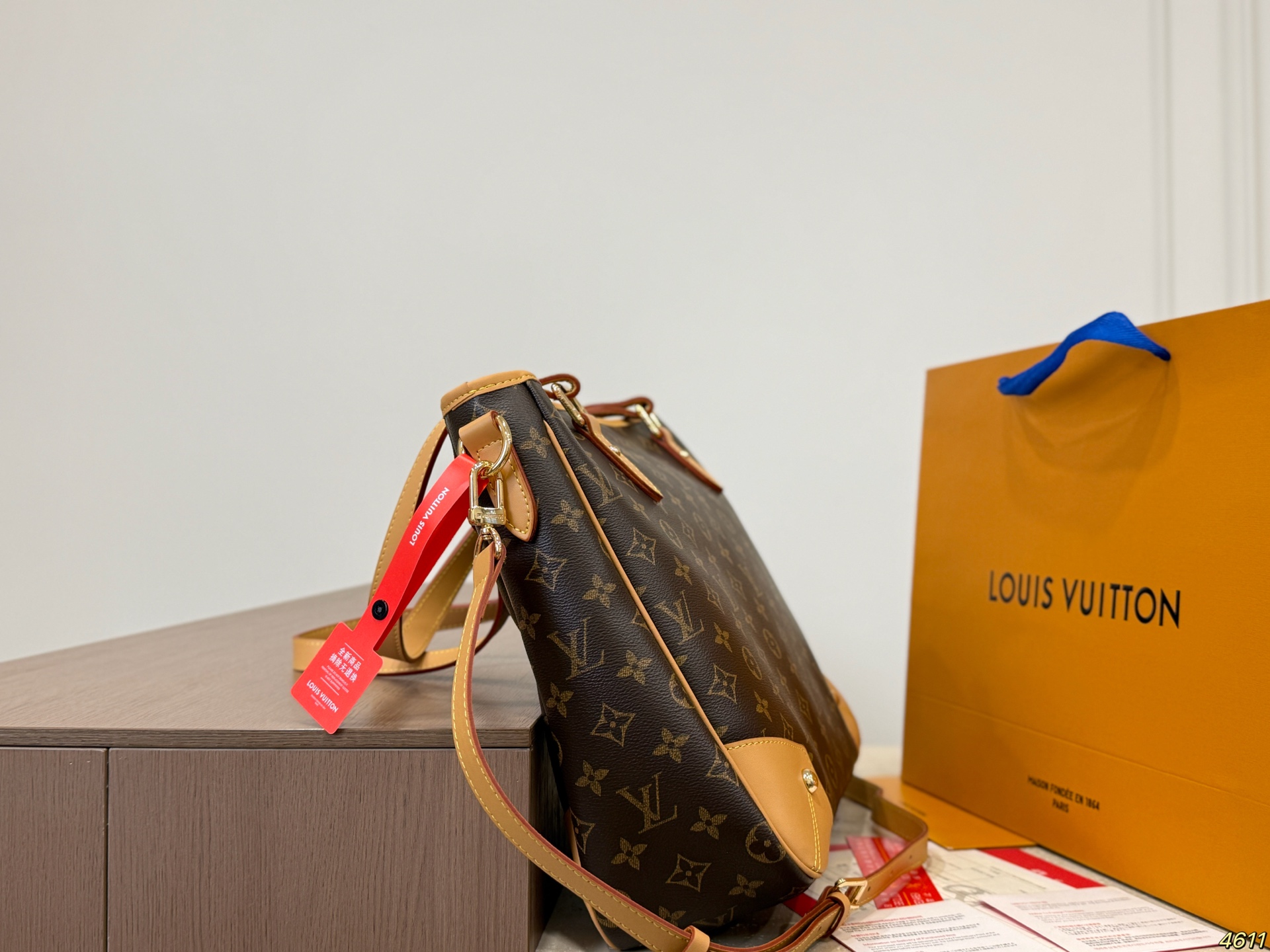 LV Shoulder/Crossbody Bag - Image 4