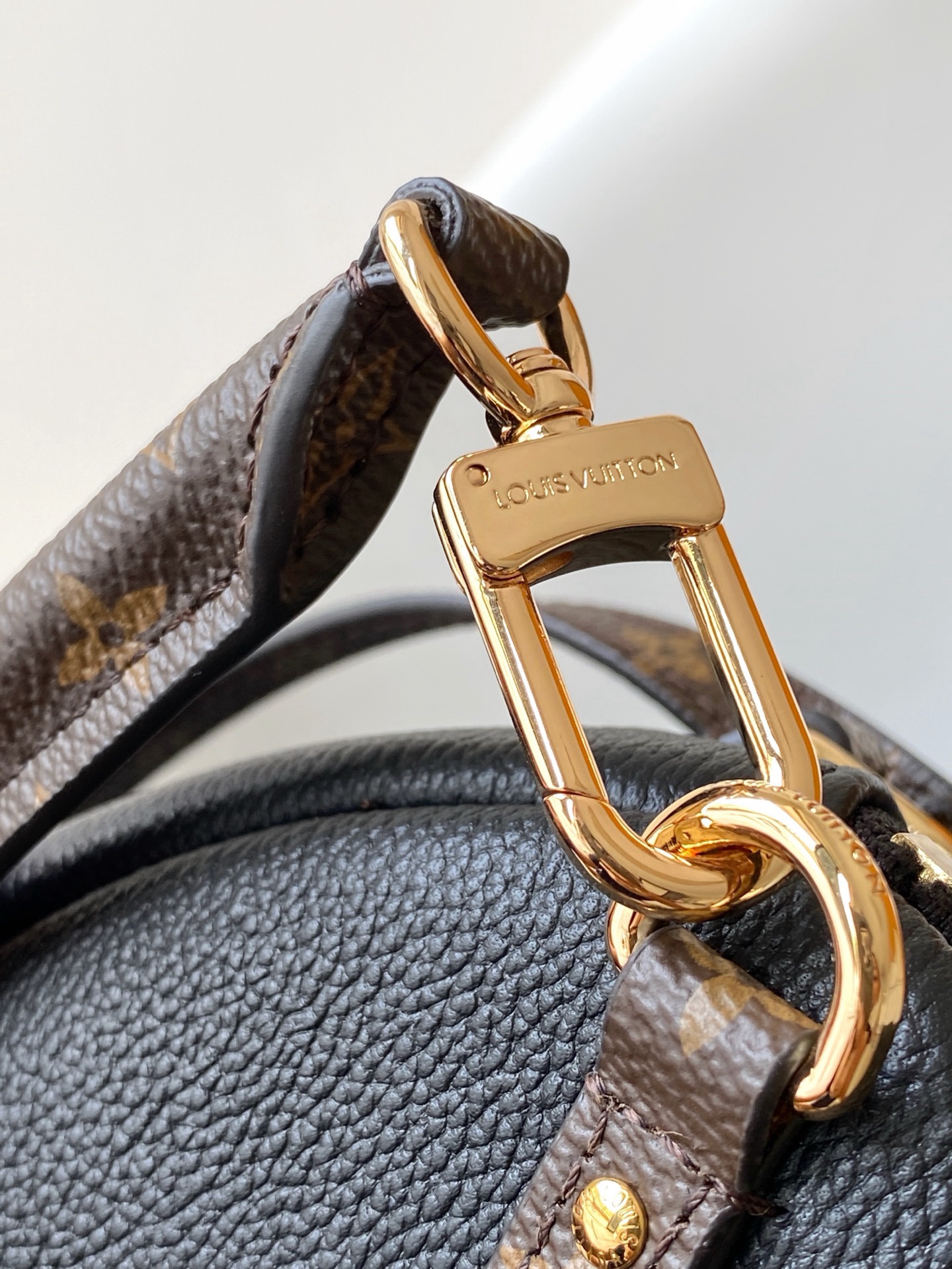 LV Express Travel H27 Women Handbags - Image 6