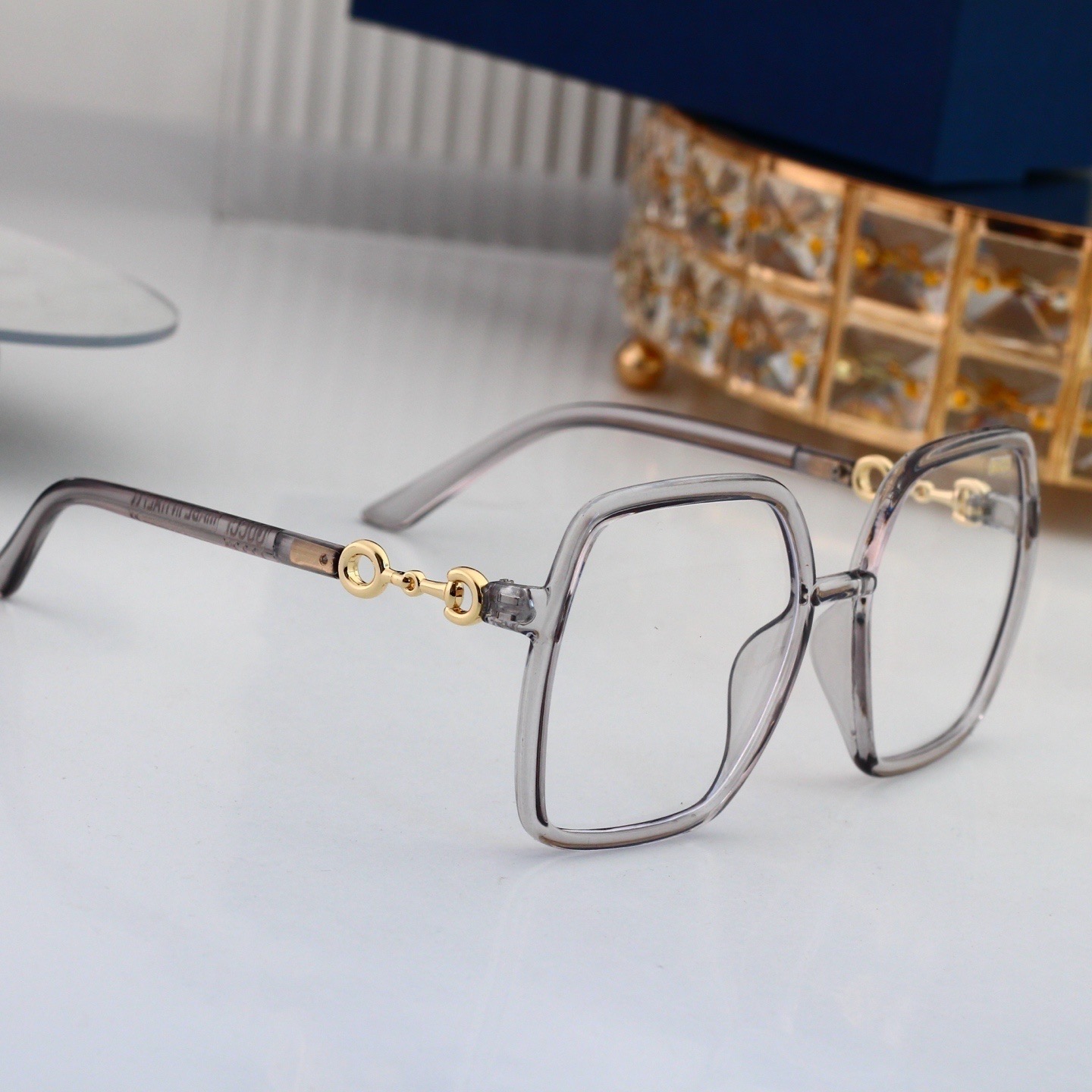 Gucci Fashionable Sunglasses - Image 9