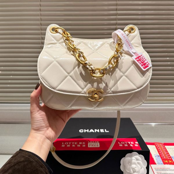 Chanel The Linge Chain Goes With Everything Retro Bag