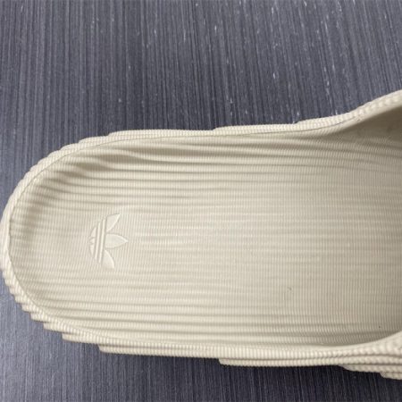 Yeezy Slide new collection - Image 7