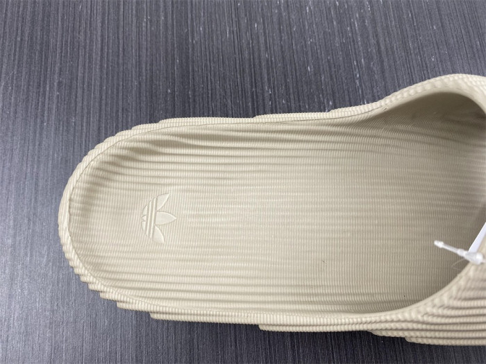 Yeezy Slide new collection - Image 7