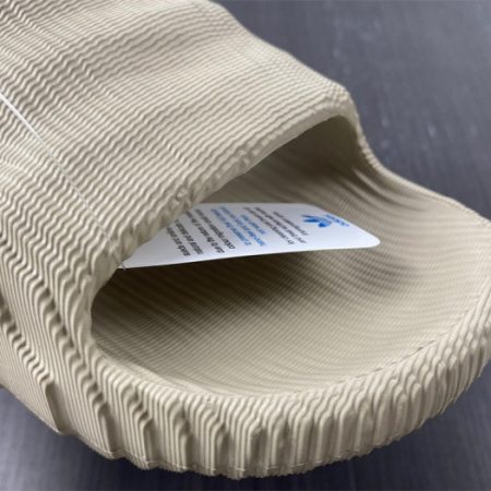 Yeezy Slide new collection - Image 6