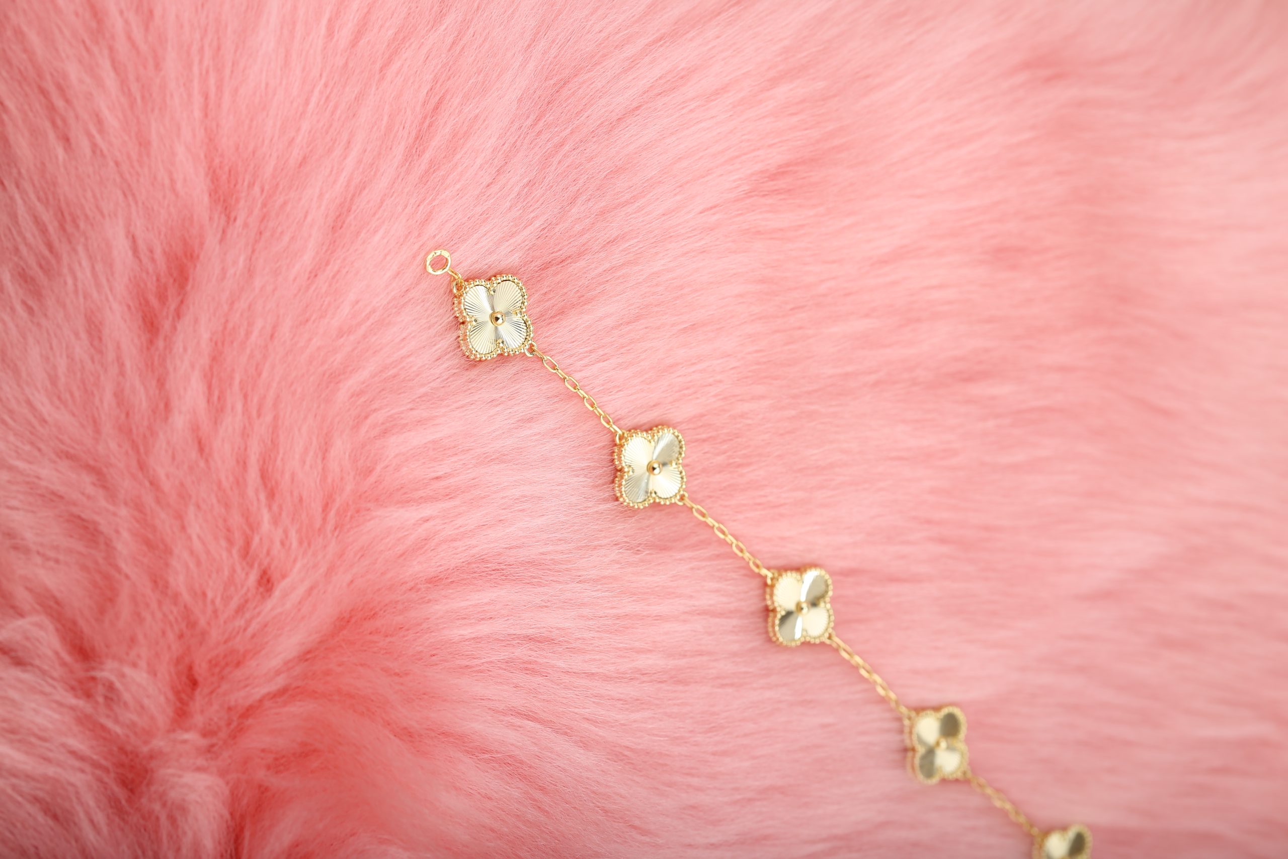 Van Cleef&Arpels VCA Gold Laser Bracelet - Image 9