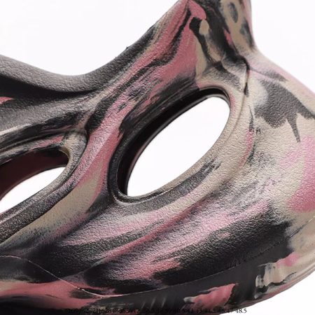 Yeezy Foam Runner MX Carbon IG9562 - Image 7