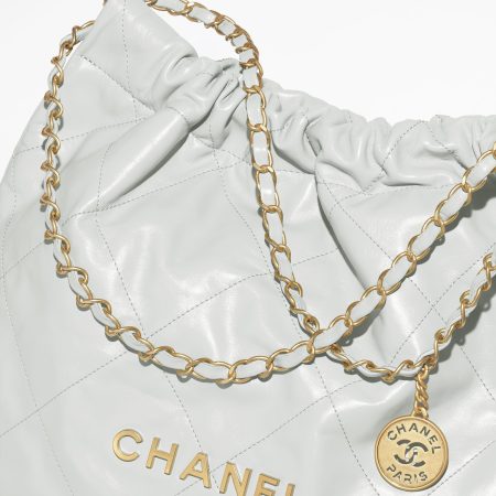 CHANEL 22 HANDBAG Shiny Calfskin & Gold-Tone Metal Light Blue - Image 4