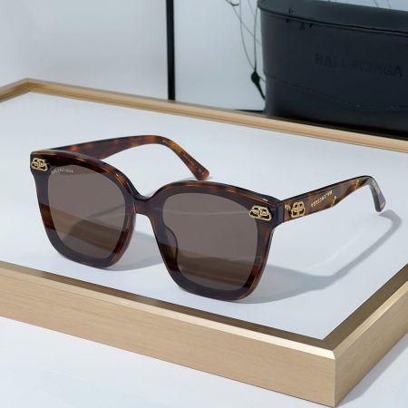Balenciaga Mirror leg Logo  sunglasses Top quality - Image 4
