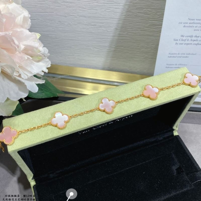 Van Cleef & Arpels Vca Gradient Pink Bracelet - Image 1