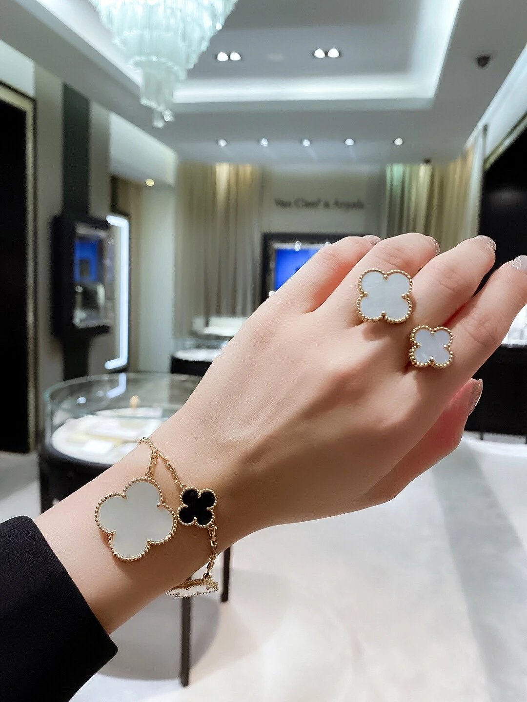 Van Cleef&Arpels VCA irregular alhambra Bracelet - Image 10