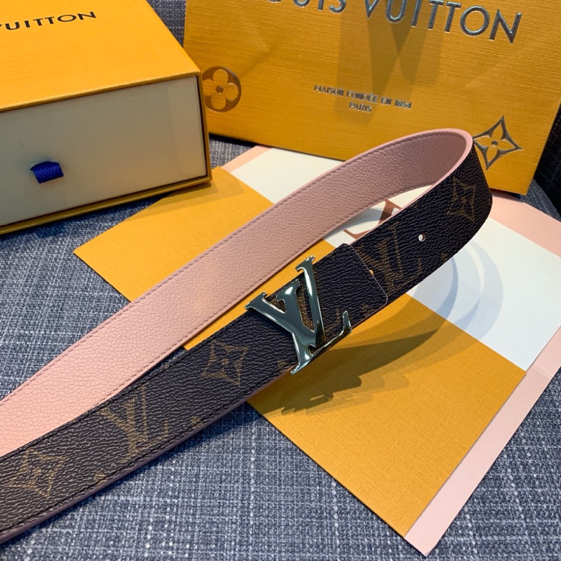 Lv Litchi Pattern Women's Belt 30MM - Image 1