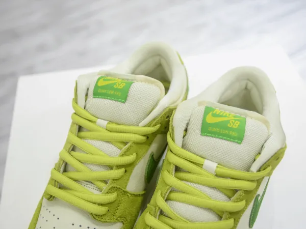 Dunk Low Pro “ Sour Apple"