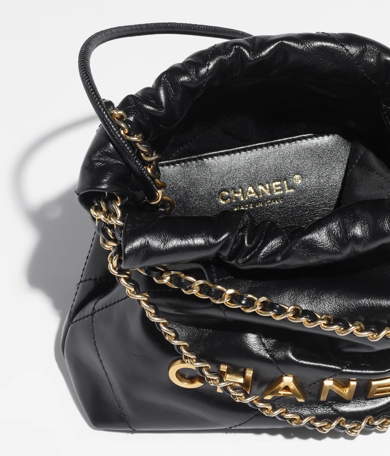 CHANEL 22 MINI HANDBAG Shiny Calfskin & Gold-Tone Metal Black - Image 4