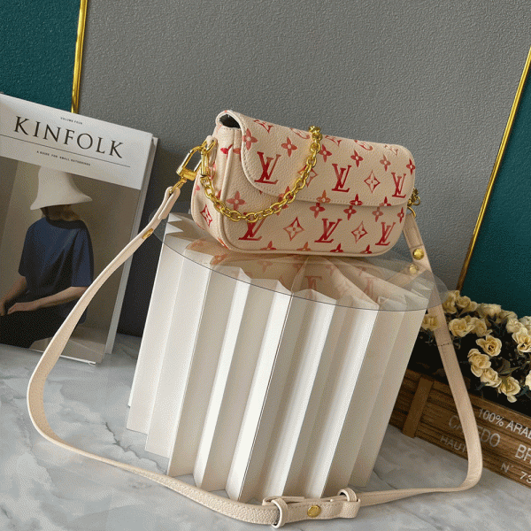 LV Wallet on Chain Ivy  Bags
