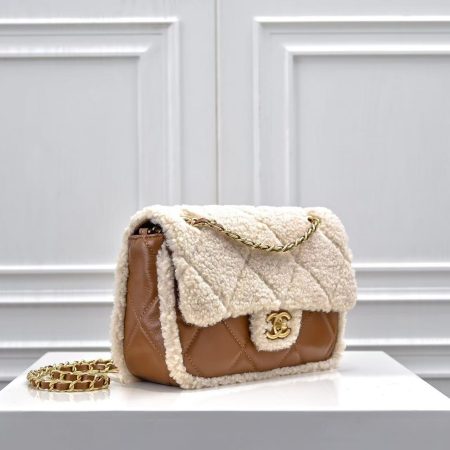Chanel Autumn and Winter Series Flap Bag - Image 3