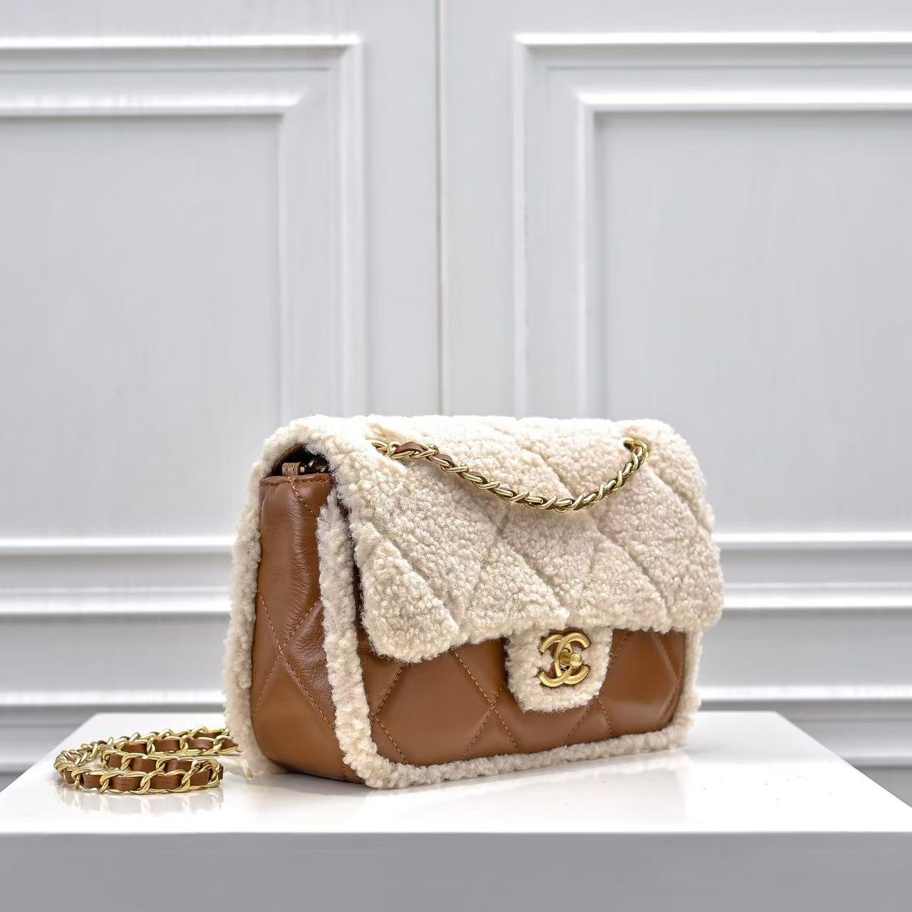 Chanel Autumn and Winter Series Flap Bag - Image 3