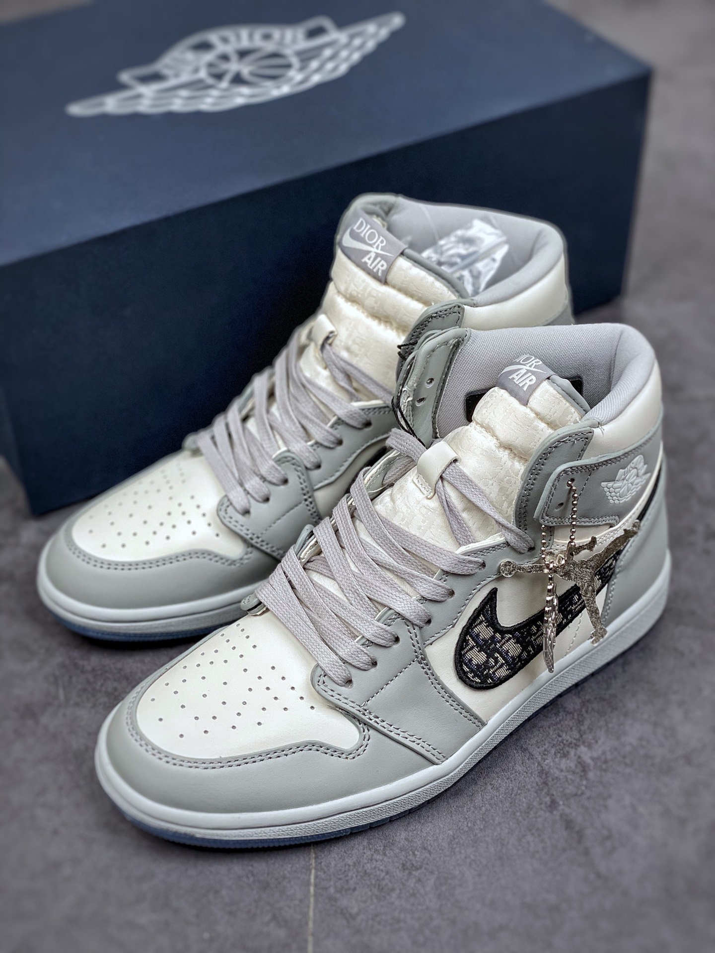 Air Jordan 1 Retro "DIOR & Travis Scott" - Image 9