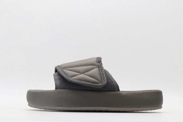 Yeezy Slide 5 - Image 3