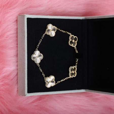 Van Cleef&Arpels VCA Gold Laser Bracelet - Image 3