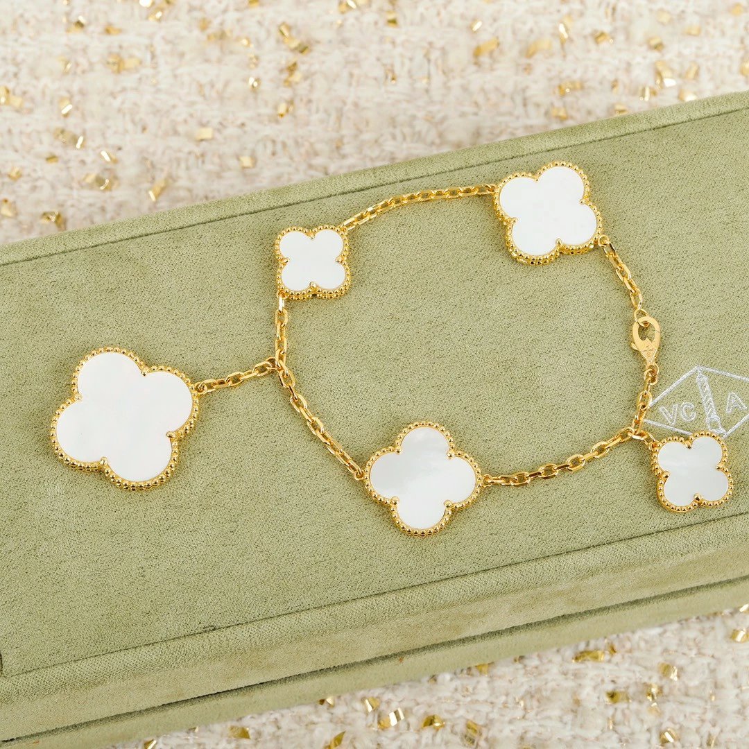 Van Cleef&Arpels VCA irregular alhambra Bracelet - Image 2