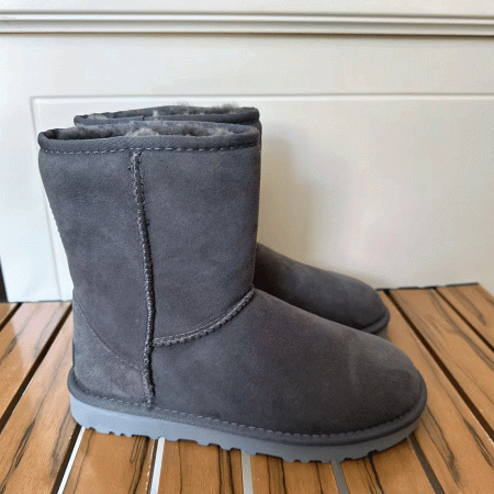 UGG Fall/Winter Classic Short Boots - Image 4