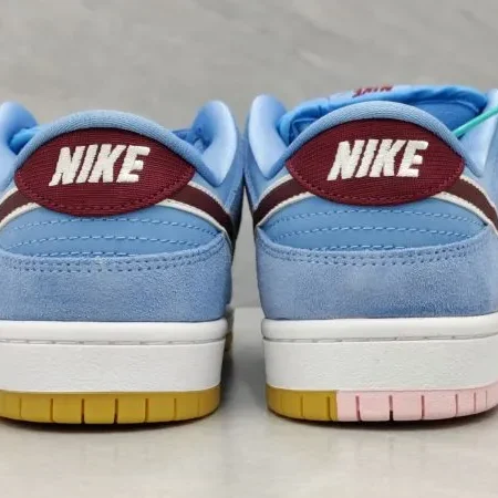 Dunk SB Low PRM “ phillies" - Image 11