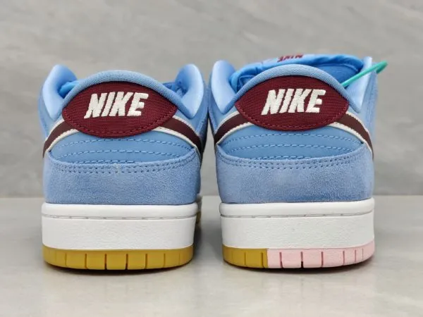 Dunk SB Low PRM “ phillies"