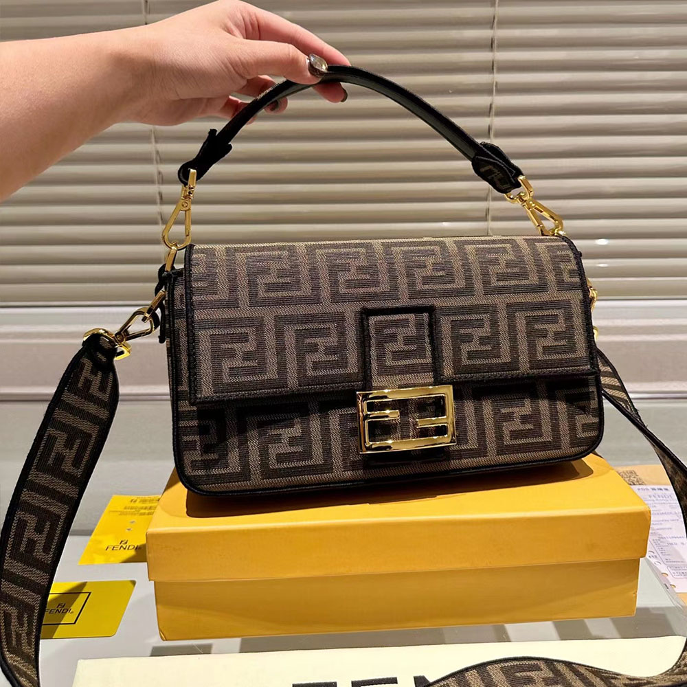 Fendi Baguette Bag - Image 4
