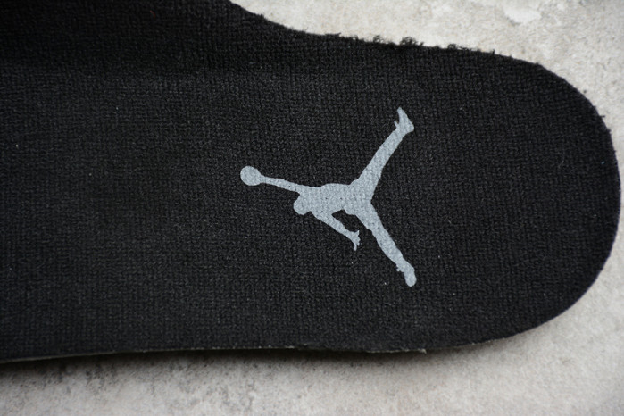 Air Jordan 11 Cap and Gown black 378037-005 - Image 12
