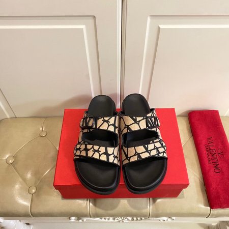 Valentino Leather Flat Fashion Flip-Flops Slide Sandal - Image 6