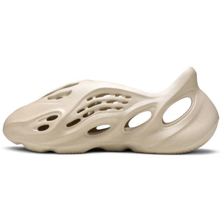 Yeezy Foam Runner Sand FY4567 - Image 3