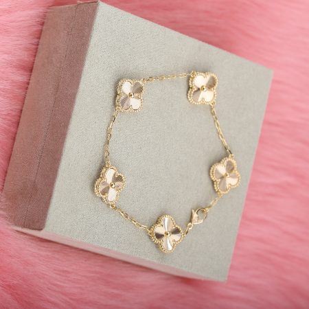 Van Cleef&Arpels VCA Gold Laser Bracelet - Image 2