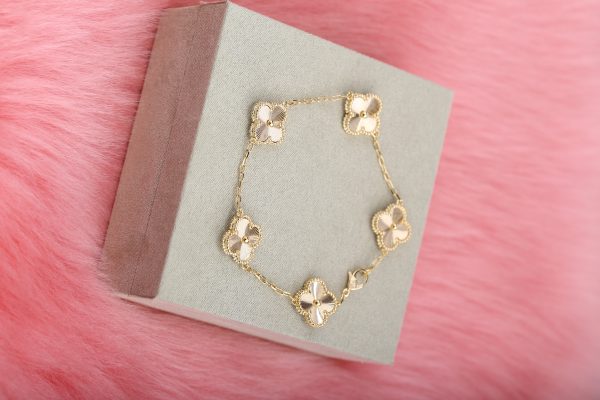 Van Cleef&Arpels VCA Gold Laser Bracelet