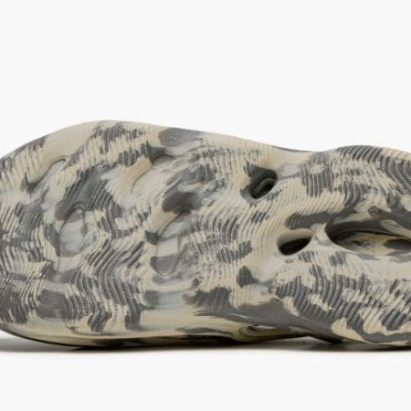 Yeezys Foam RNNR MXT “ Moon Gray" - Image 5