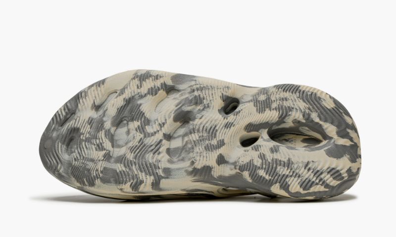 Yeezys Foam RNNR MXT “ Moon Gray" - Image 5