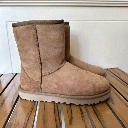 UGG Fall/Winter Classic Short Boots - Image 5