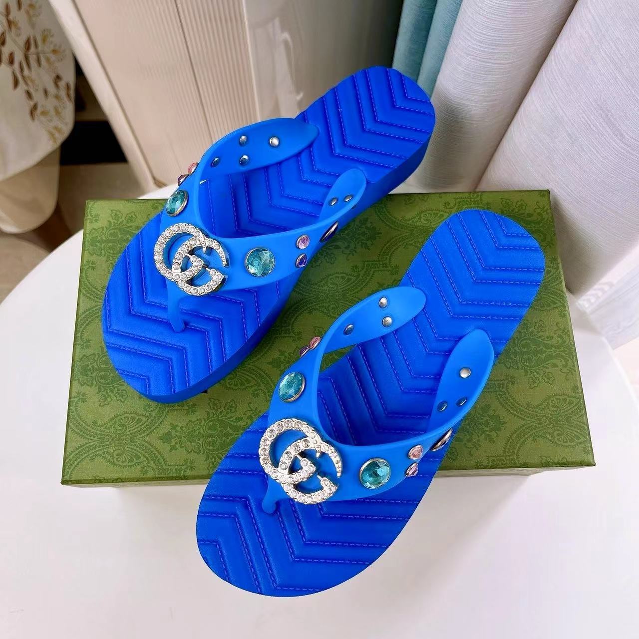 Gucci Shoes V-shaped toe clamp Band drill Slide Sandal - Image 12