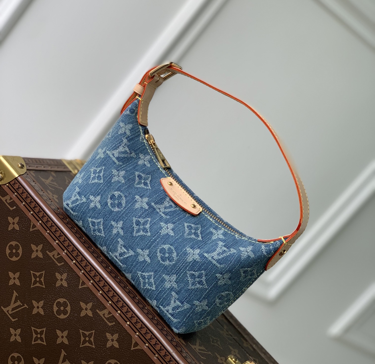 LV HILLS POCHETTE Denim Handbag M82949 - Image 3