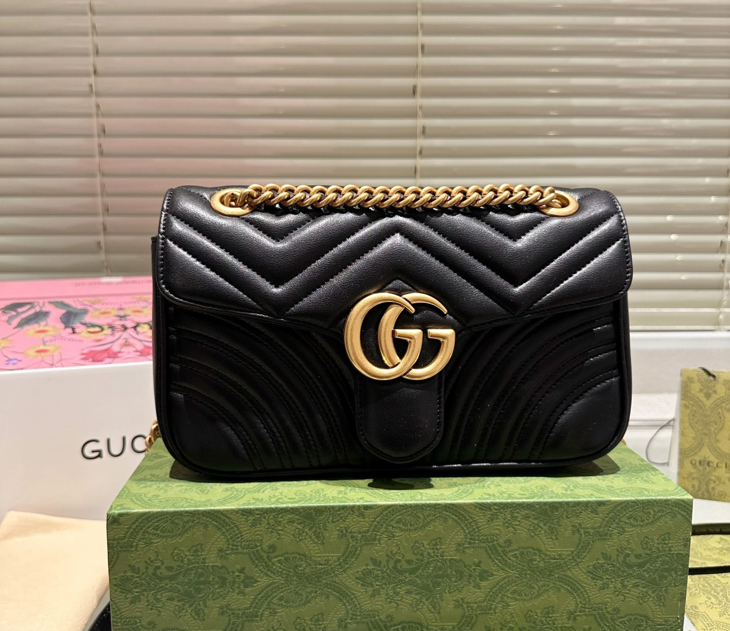 Gucci GG Marmont Small & Mini Shoulder Bag - Image 3
