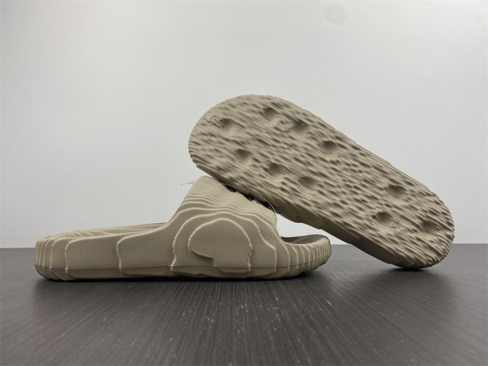 Yeezy Slide new collection - Image 11