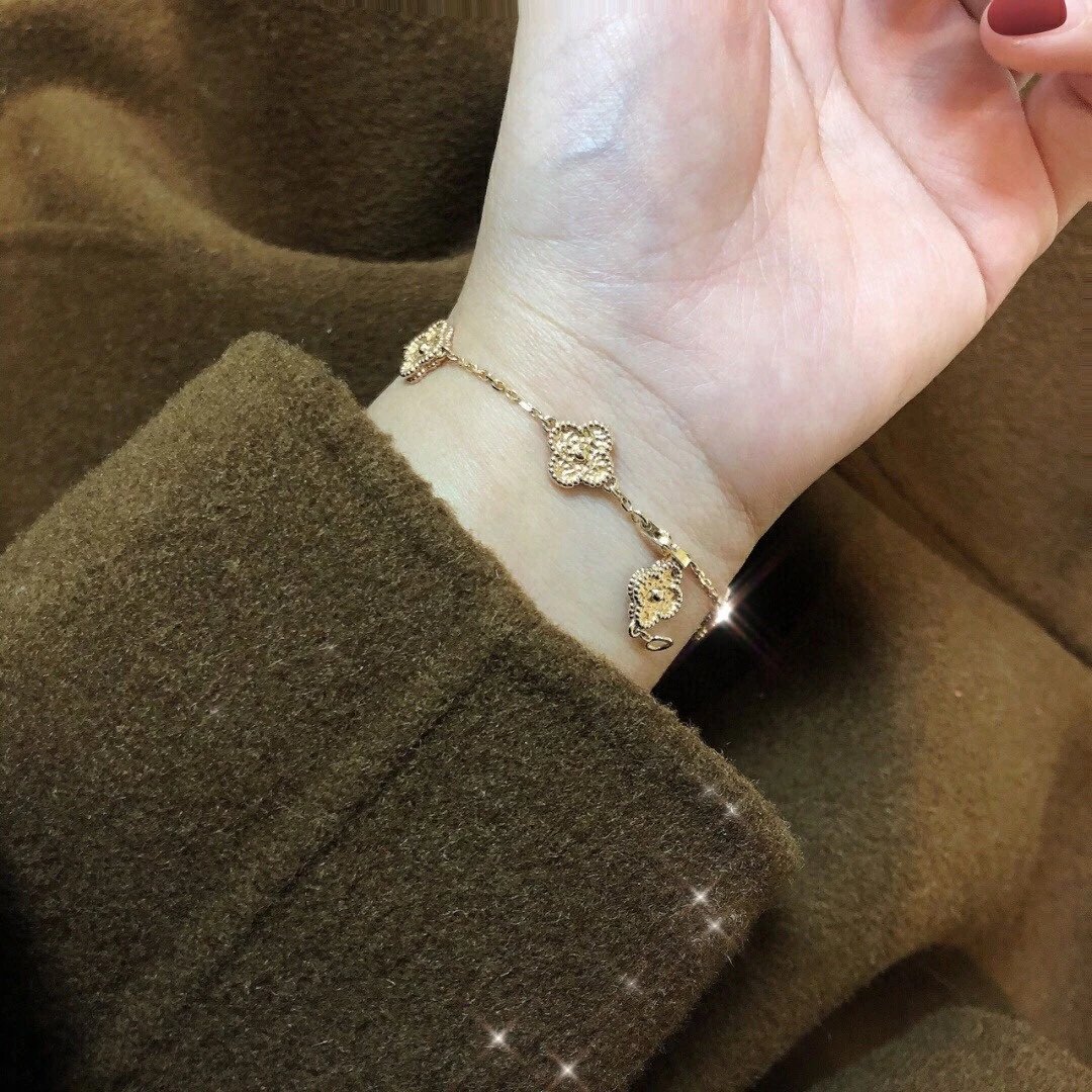 Van Cleef&Arpels VCA alhambra Bracelet mini diamond - Image 9