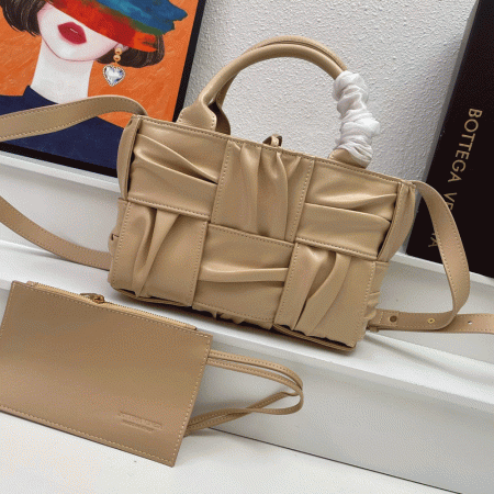 Bottega Veneta BV Arco Tote - Image 4