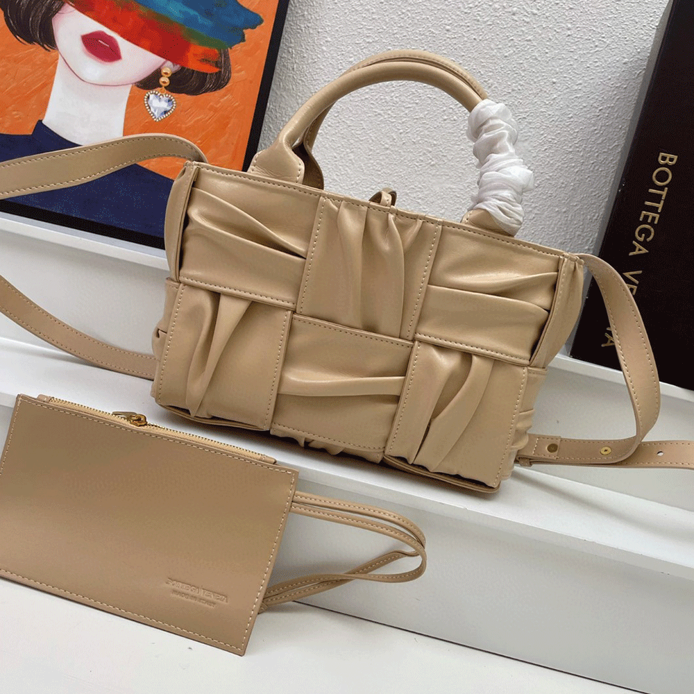 Bottega Veneta BV Arco Tote - Image 4
