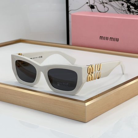 MIU MIU  Cat eye Sunglasses Top quality - Image 4