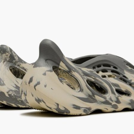 Yeezys Foam RNNR MXT “ Moon Gray" - Image 3