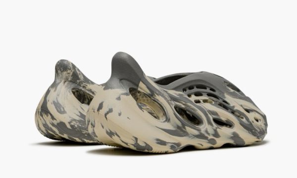 Yeezys Foam RNNR MXT “ Moon Gray"